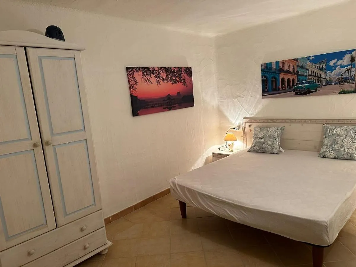 Lightblue-Celeste Central Apartment In Порто-Ротондо